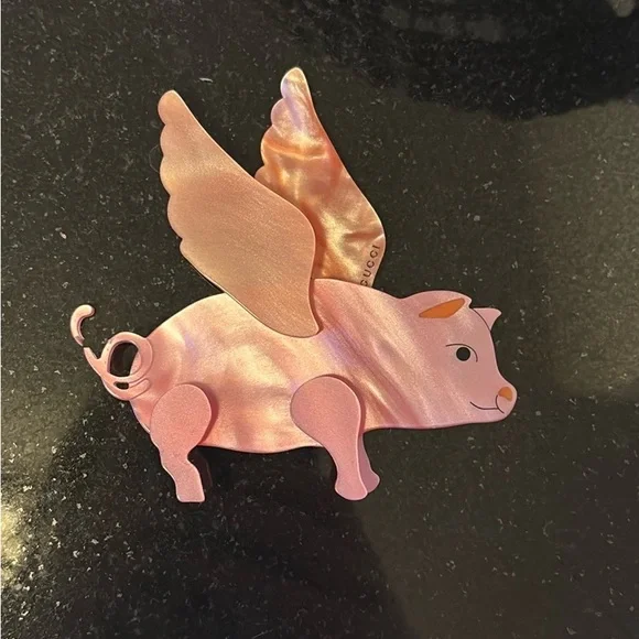 Pink Flying Pig Brooch - Picture 1 of 1